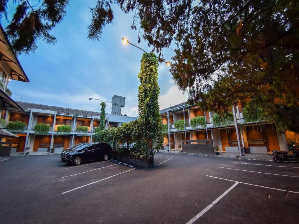 Hotel Nyland Pasteur Бандунг Экстерьер фото