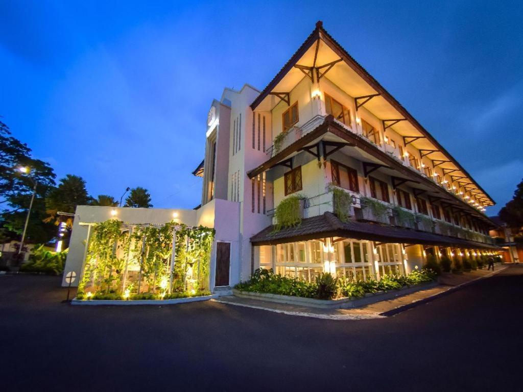 Hotel Nyland Pasteur Бандунг Экстерьер фото